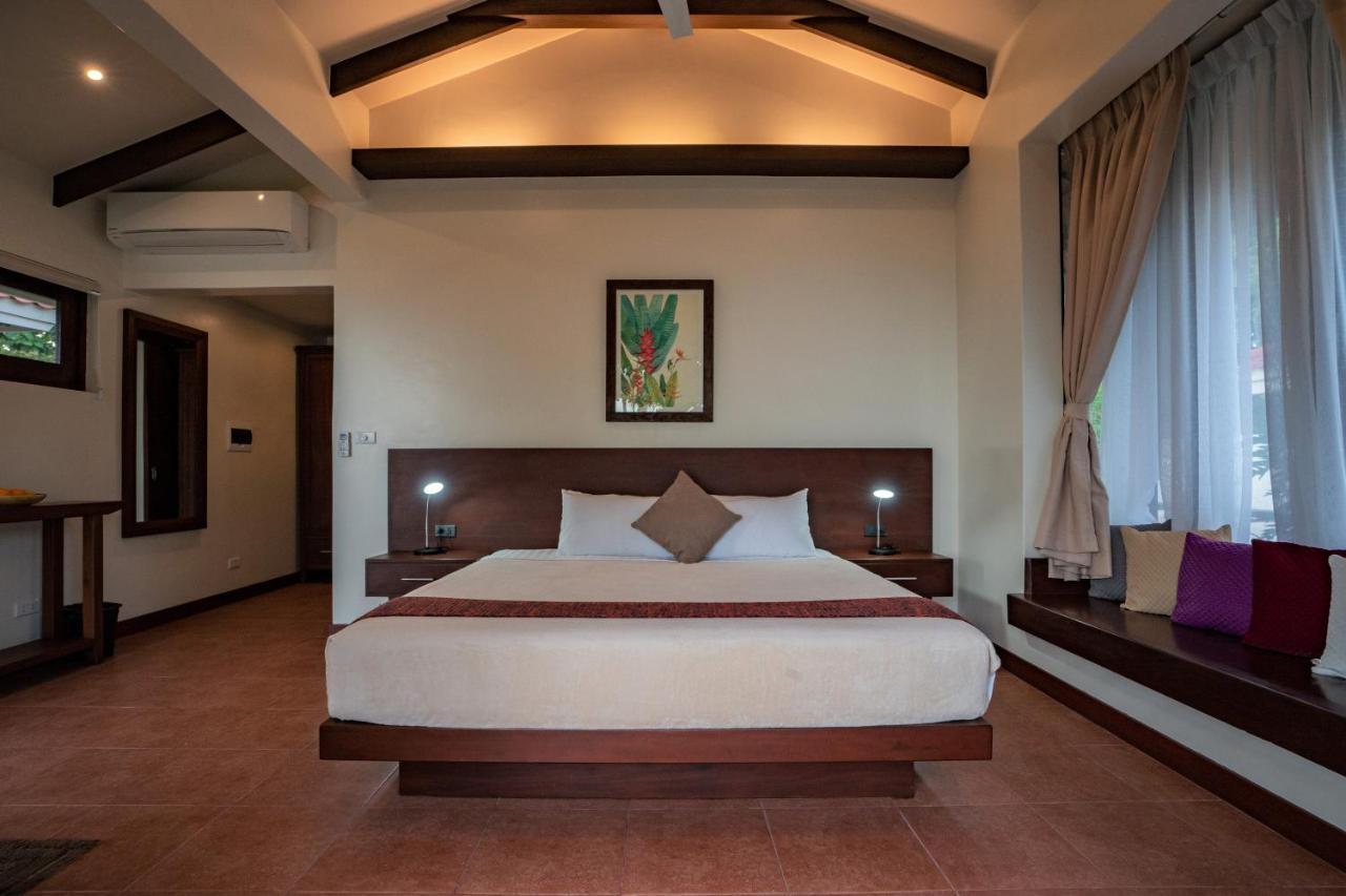 Island View Beachfront Resort อันดา ภายนอก รูปภาพ